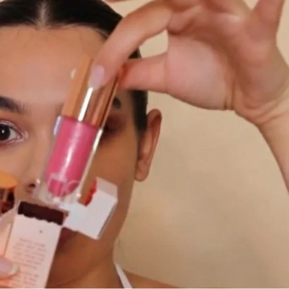 Item Beauty Ruled By SUN Lip Gloss - Addison Rae's LE Birthday Collection *BNIB - Picture 4 of 9